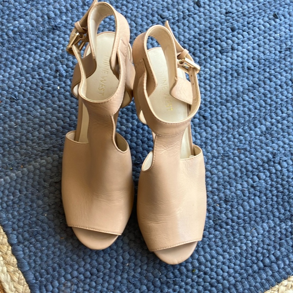 Cream Block Heel Peep-Toe Shoes
